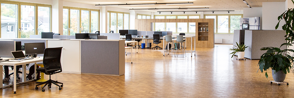auf dem neuesten Stand im Büro Büro von B+G Metall - Erfahrung und Kompetenz im technischen zeichnen und konstruieren von Bauteilen und Metallbaugruppen.